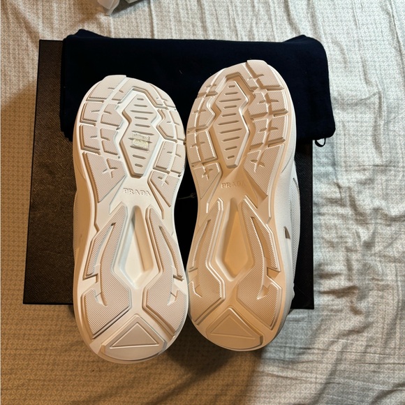 shoes with sporty allure reinvent an archive style with a contemporary twist - Picture 5 of 8